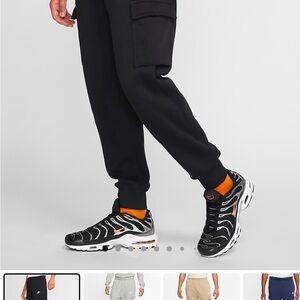 Nike Black Cargo Pants with Relaxed Fit and Cuffed Ankle
